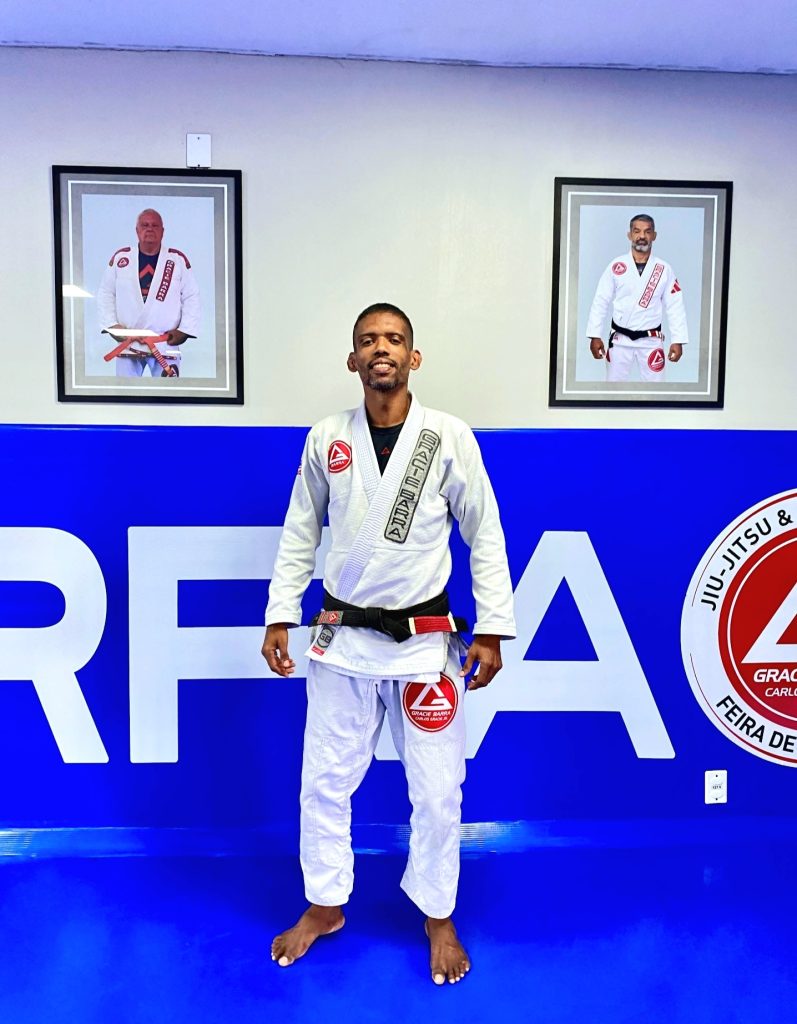 Professor Don Uelder guia a equipe Gracie Barra Candeias rumo ao sucesso na formação de talentos e bons cidadãos.