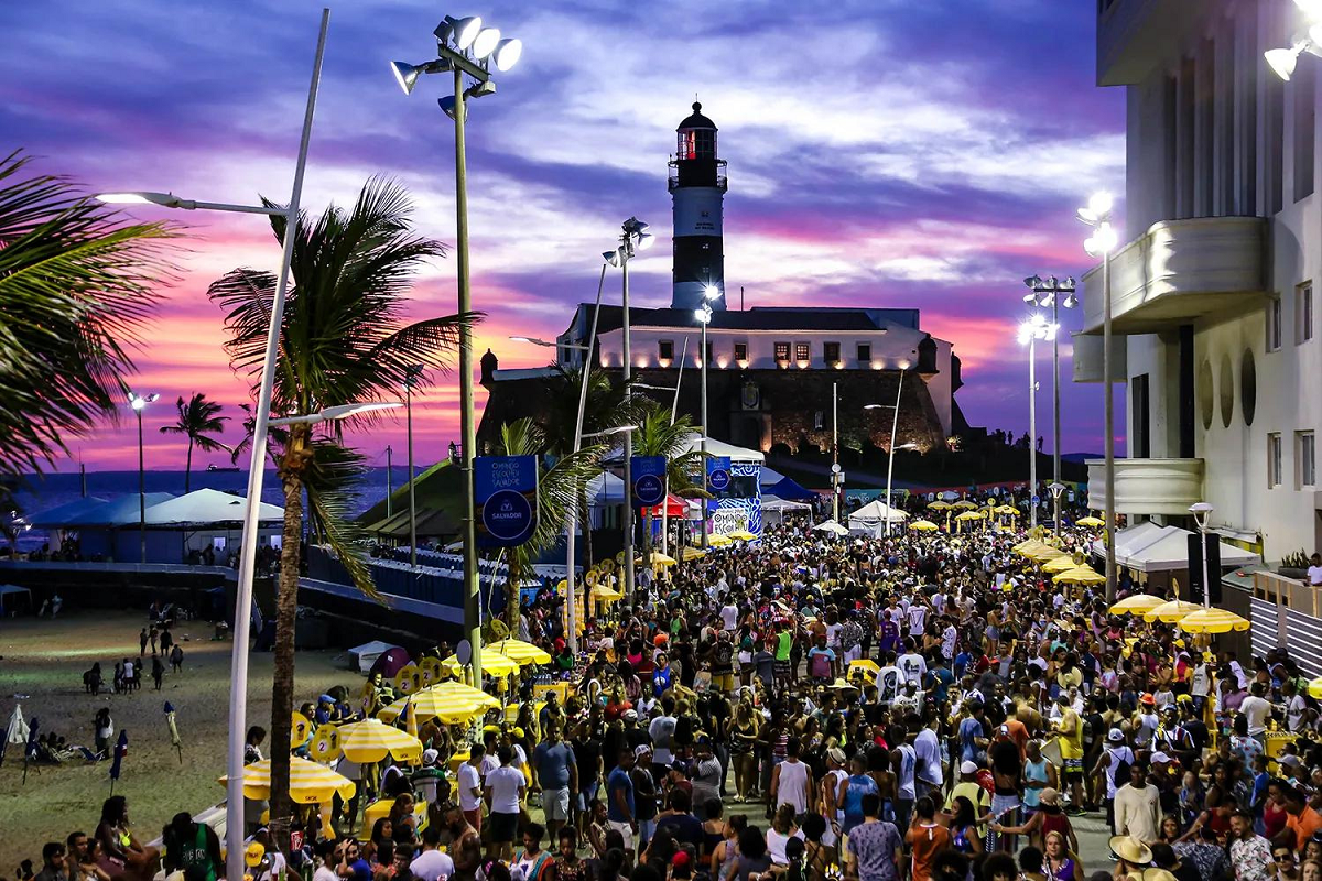 Salvador recebe 22º Orgulho LGBT+ Bahia na Barra neste domingo (14)