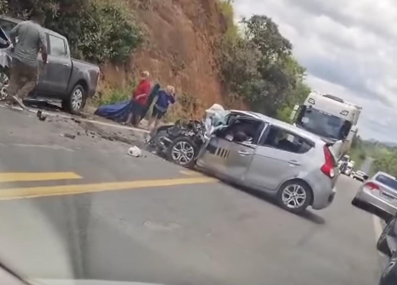 Tragédia na BR 101: Colisão frontal deixa dois mortos e quatro feridos em Itamaraju